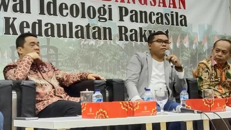 Faldo Maldini-Febby Datuak Bangso, Kandidat Anak Bawang